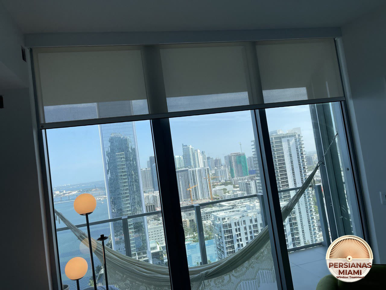 Apartamento con vista a la bahía de Miami y roller shades