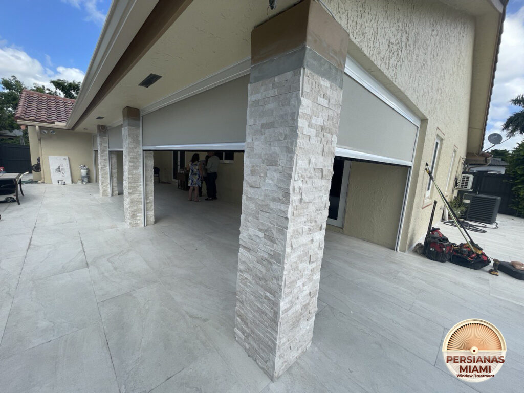 Exterior zip screen